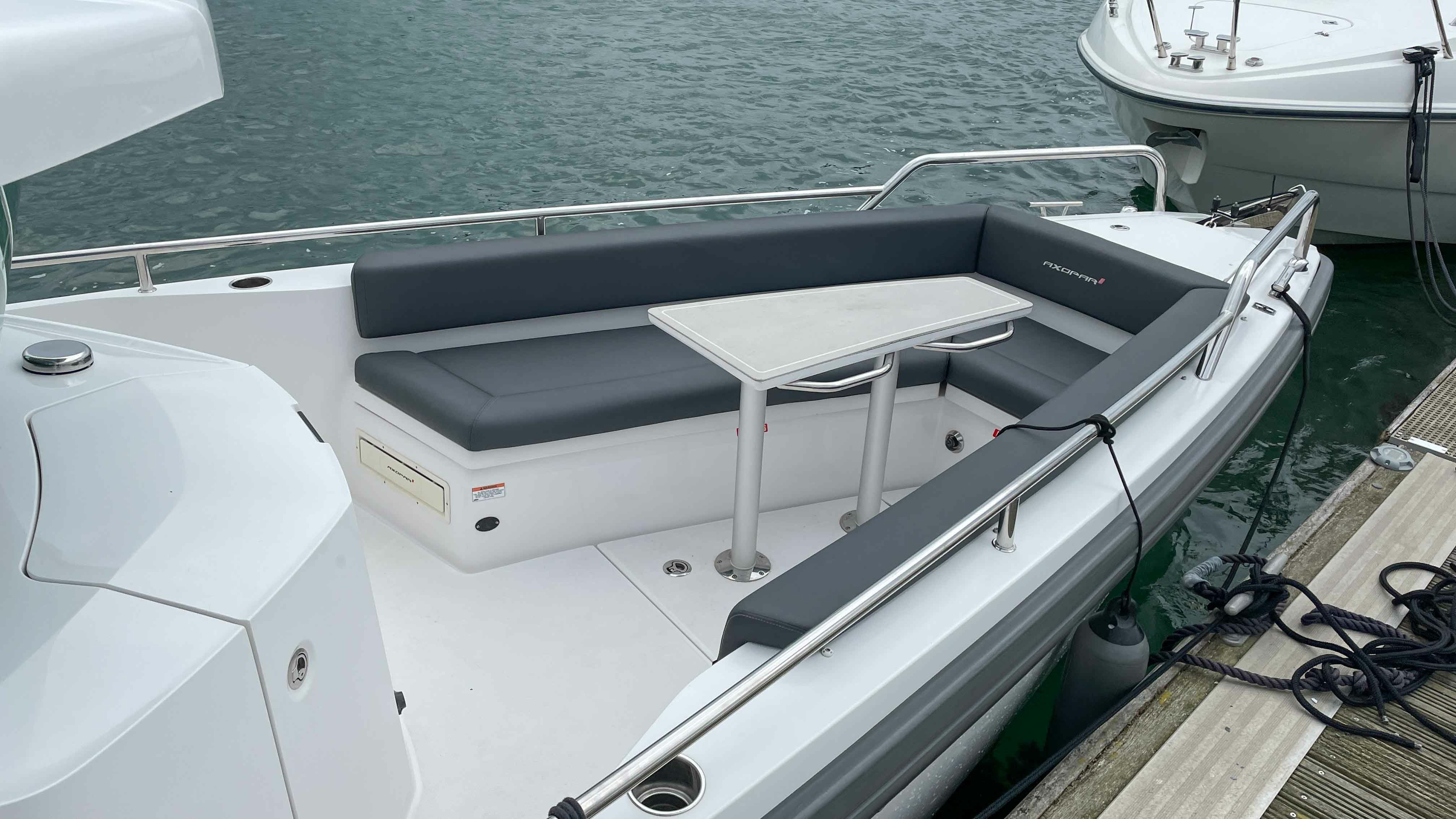 Axopar 28 Cabin | Maverick