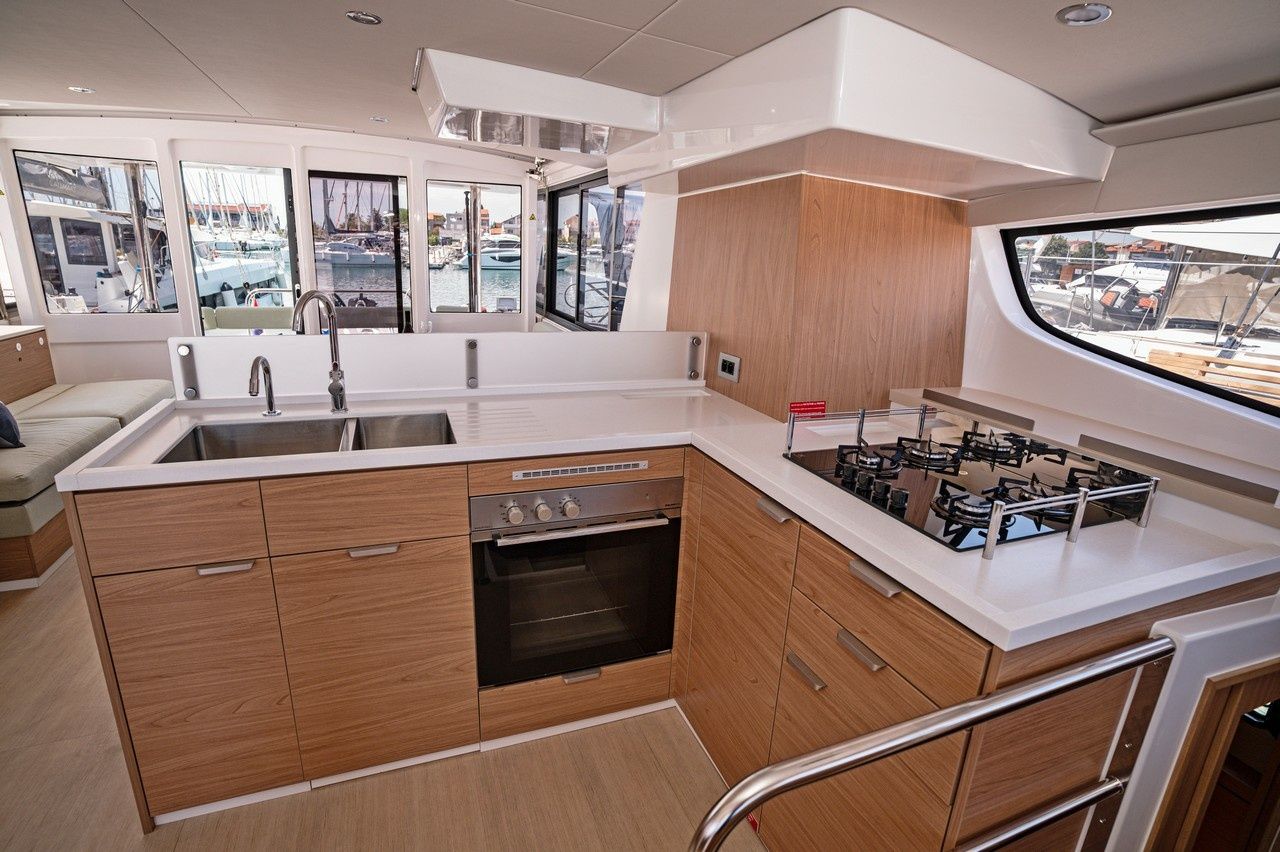 Bali 4.6 | Love Story