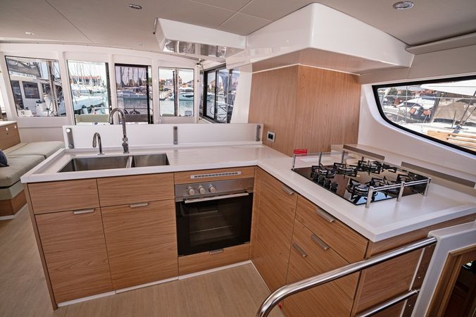 Bali 4.6 | Love Story