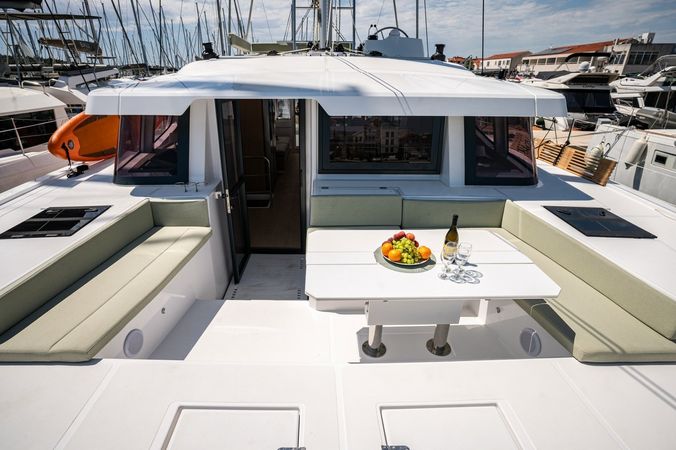 Bali 4.6 | Love Story