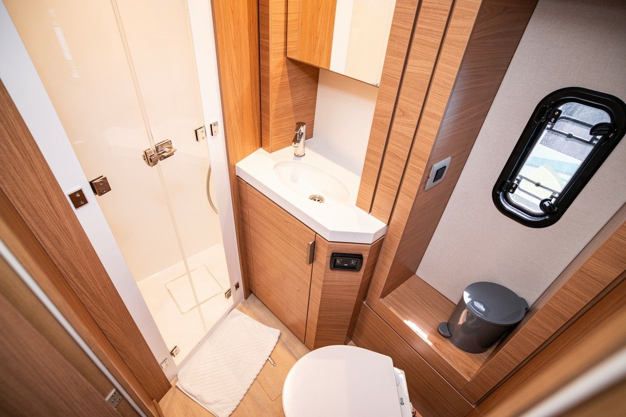 Bali 4.6 | Love Story