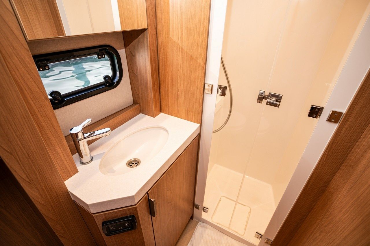 Bali 4.6 | Love Story