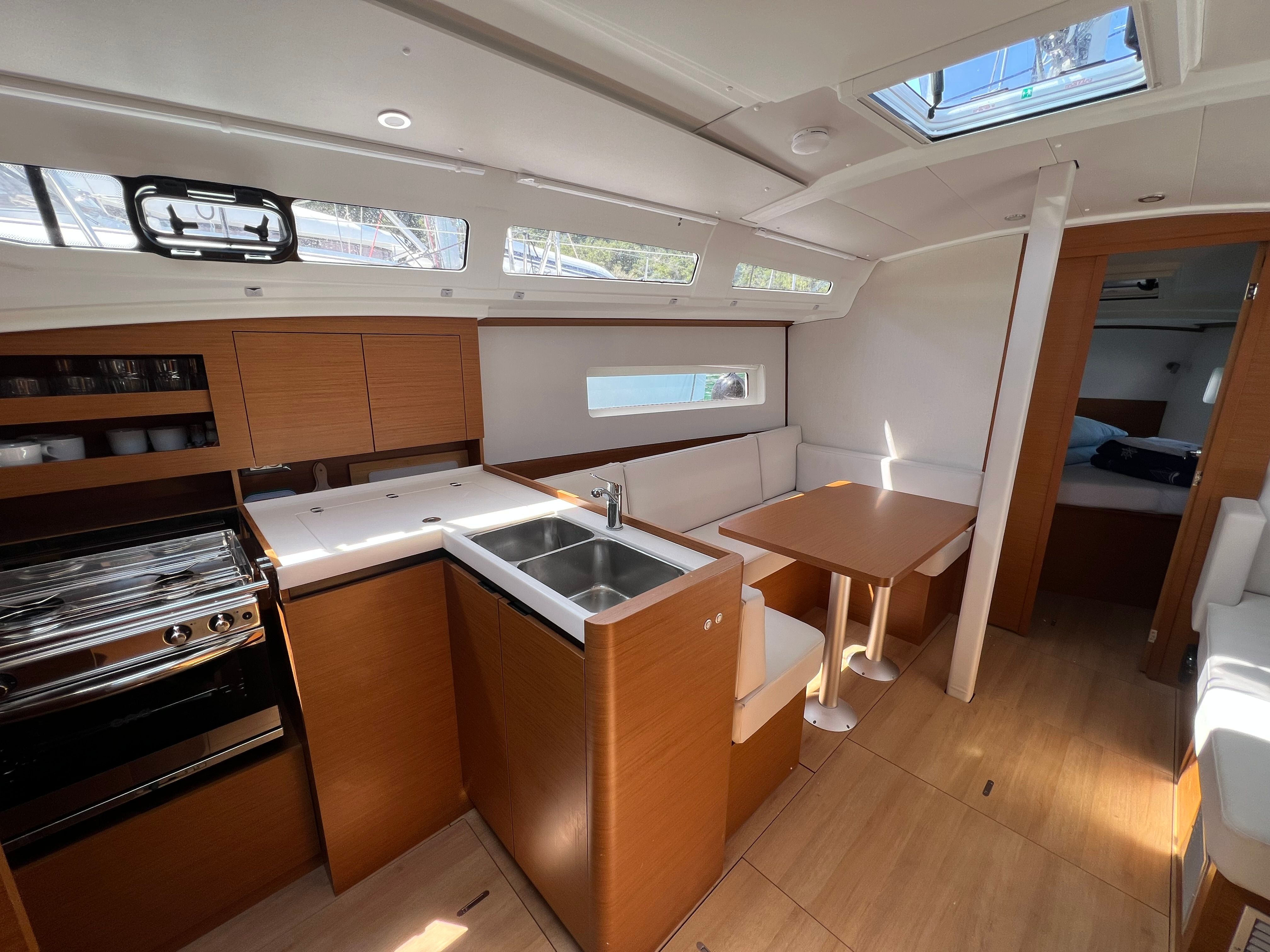 Jeanneau Sun Odyssey 380 | Sinki Jr.