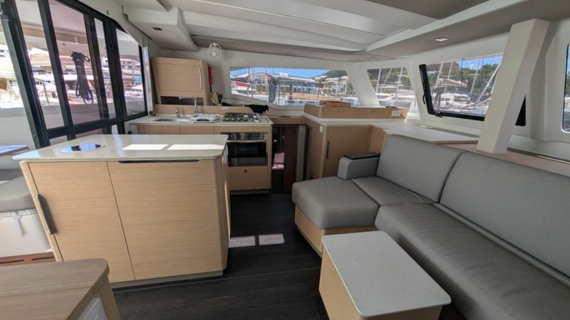 Fountaine Pajot New 41 | Lekanoo