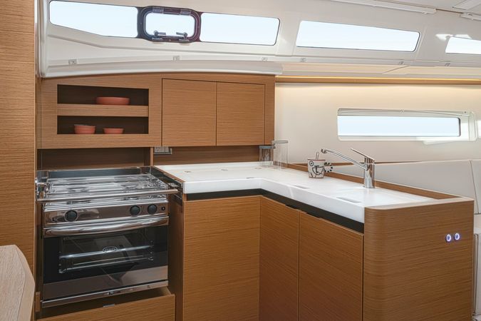 Jeanneau Sun Odyssey 380 | Moon Kiss