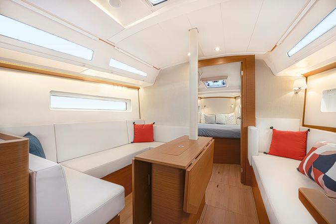 Jeanneau Sun Odyssey 380 | Moon Kiss