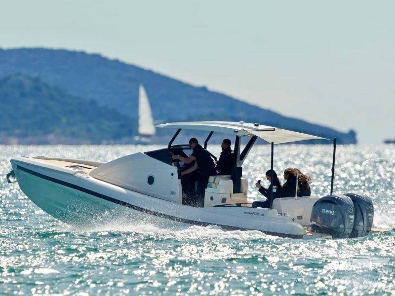 SuperRib 30 Cabin | Ladybug