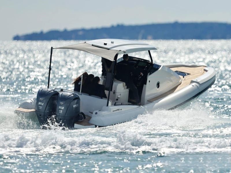 SuperRib 30 Cabin | Ladybug