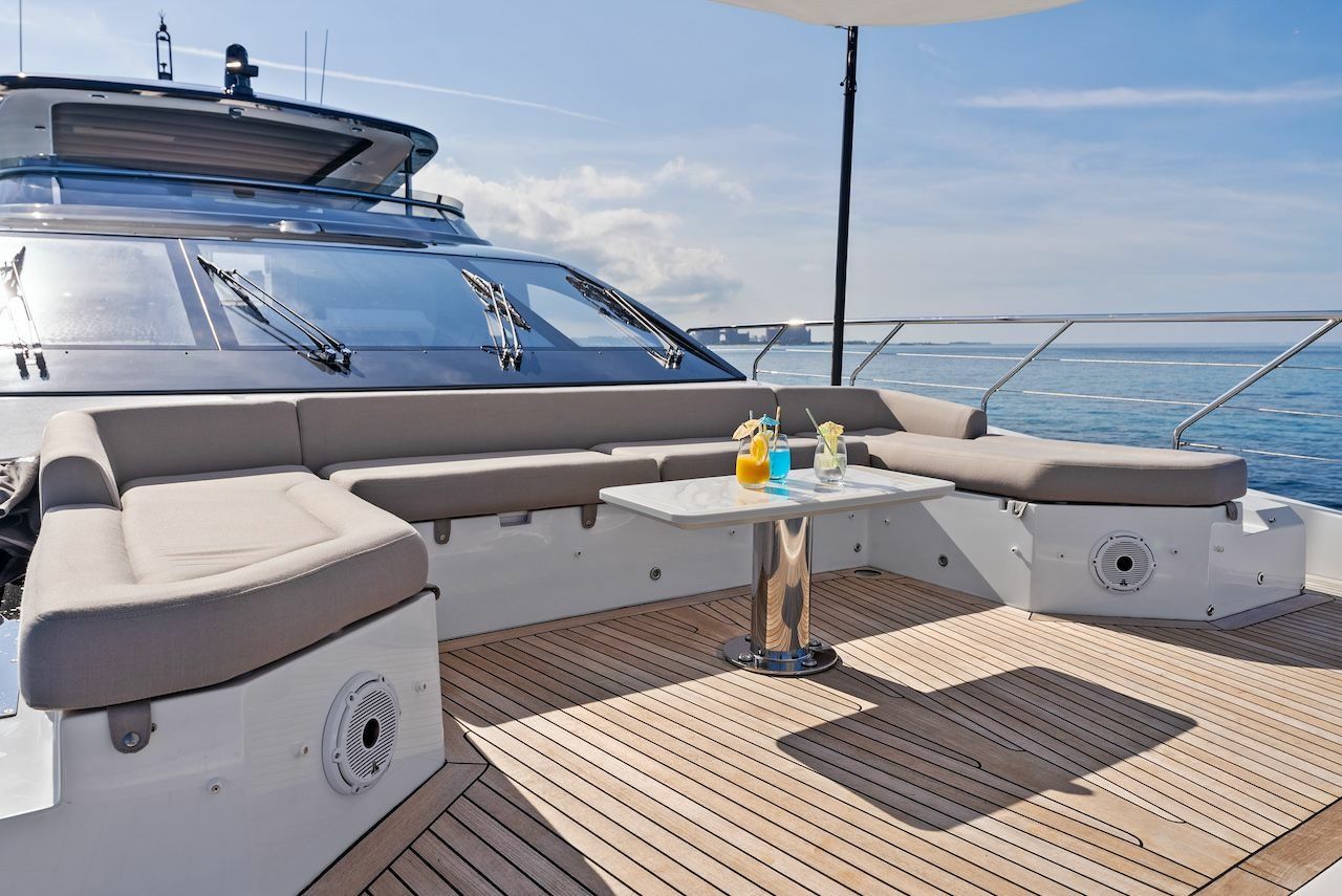 Azimut Grande 27 | Compass