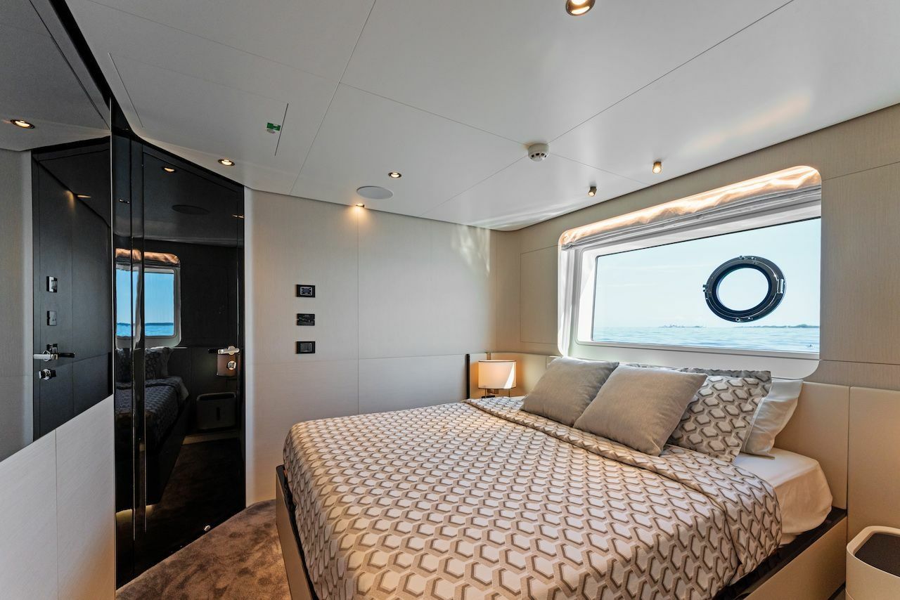 Azimut Grande 27 | Compass