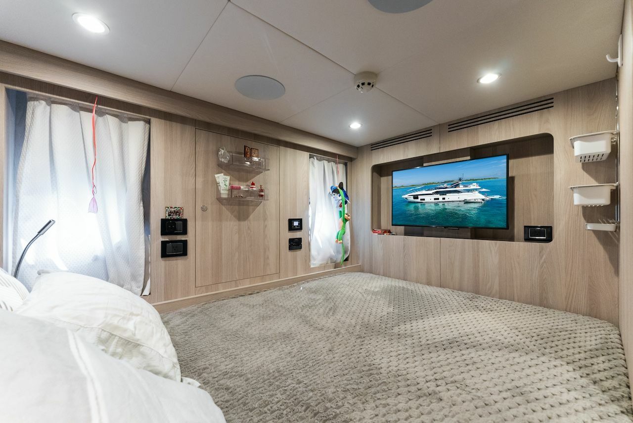 Azimut Grande 27 | Compass