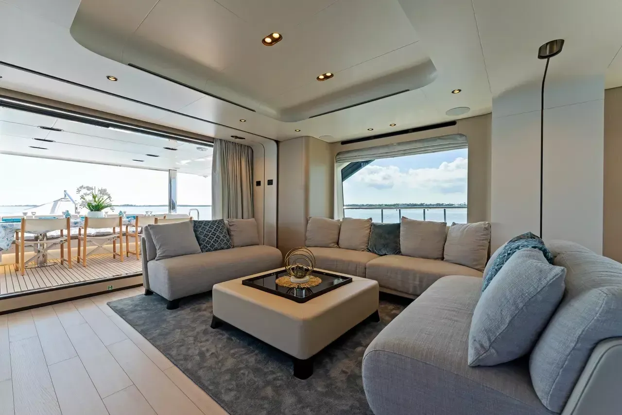 Azimut Grande 27 | Compass