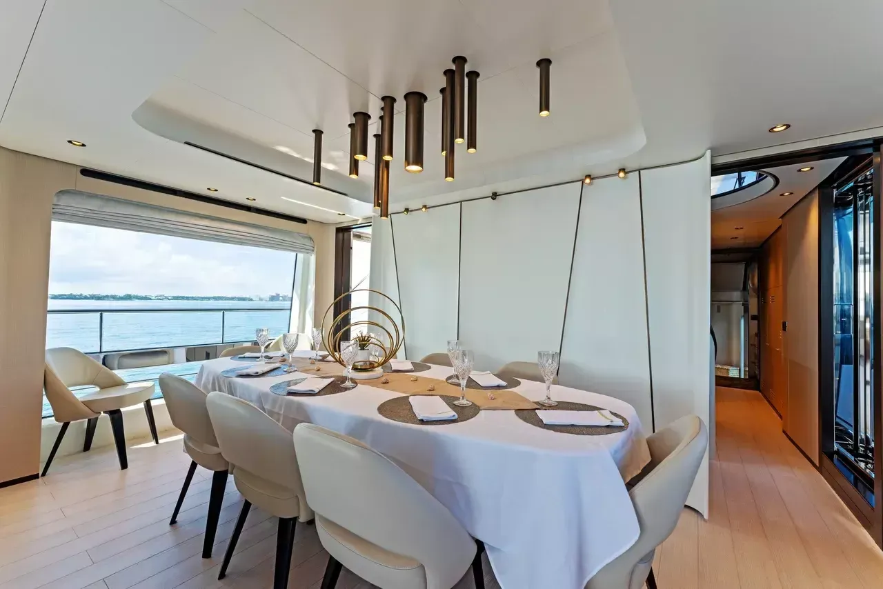 Azimut Grande 27 | Compass