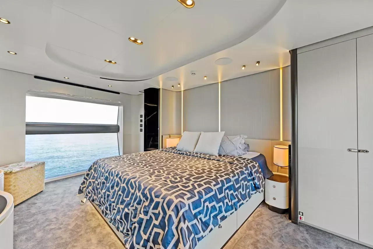 Azimut Grande 27 | Compass