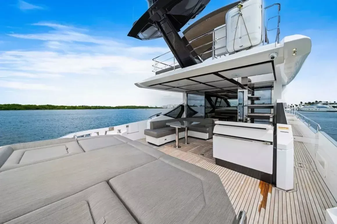 Azimut S7 | Water You Doing