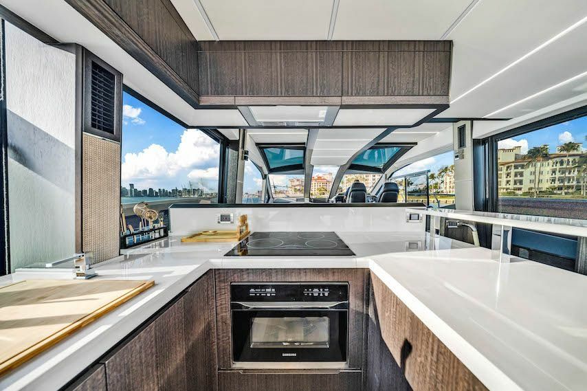 Galeon 640 Fly | 7 Seas