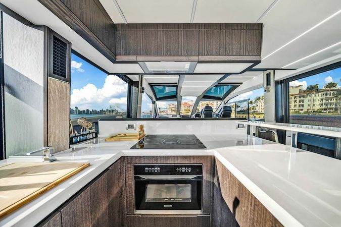 Galeon 640 Fly | 7 Seas