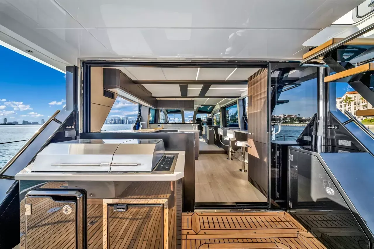 Galeon 640 Fly | 7 Seas