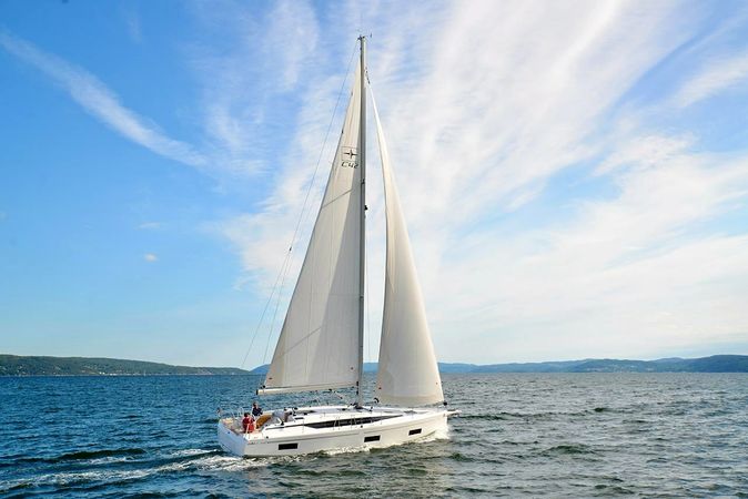 Bavaria C42 | Breaking Wind