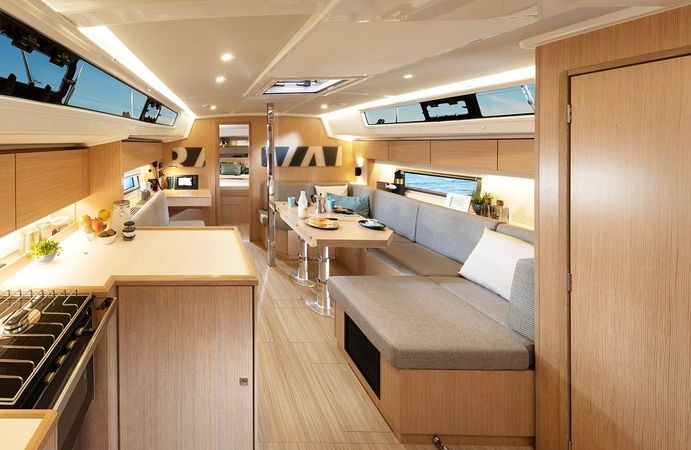 Bavaria C42 | Breaking Wind