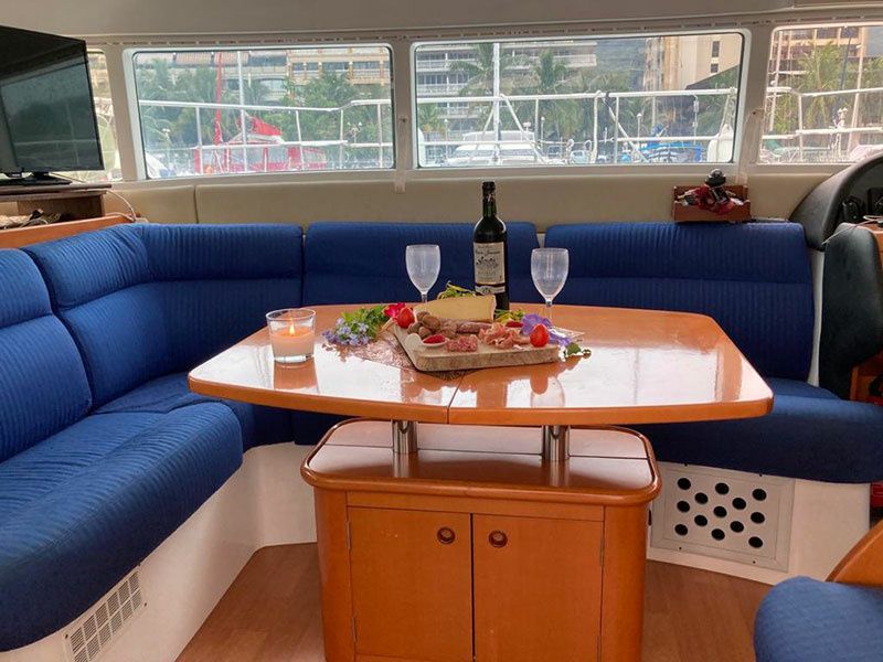 Lagoon Power 43 | Migaloo