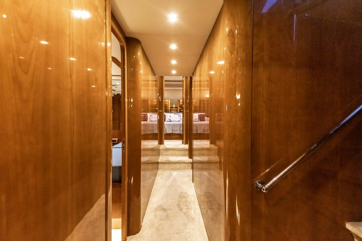 Azimut 85 F | River Mega