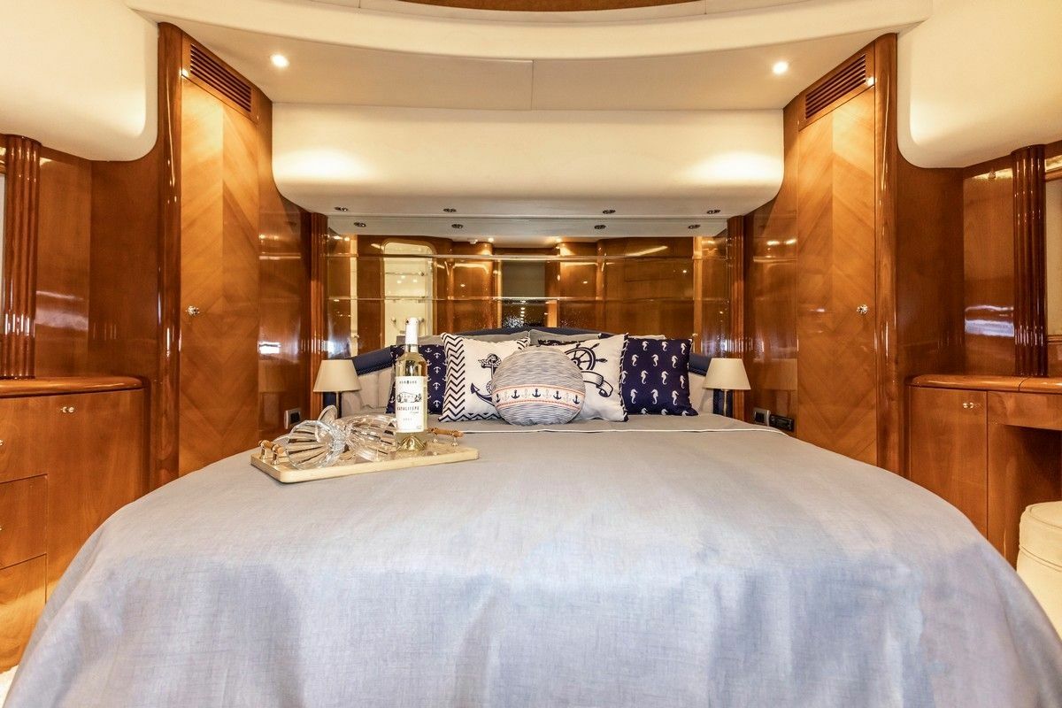 Azimut 85 F | River Mega