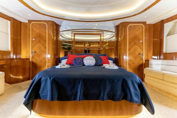 Azimut 85 F | River Mega