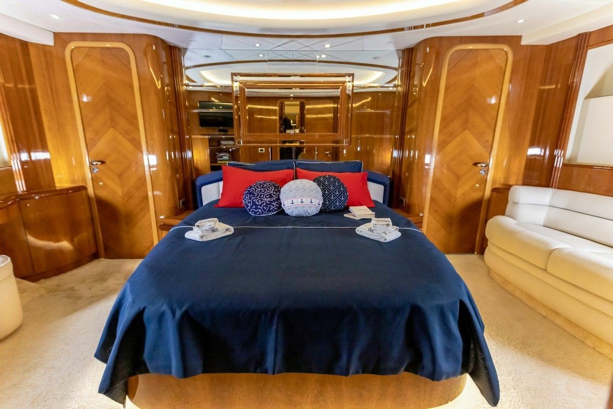 Azimut 85 F | River Mega