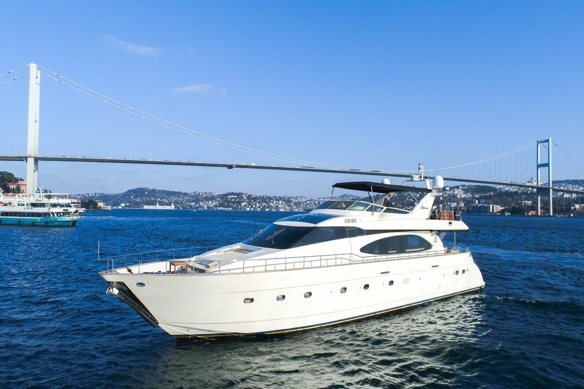 Azimut 85 F | River Mega