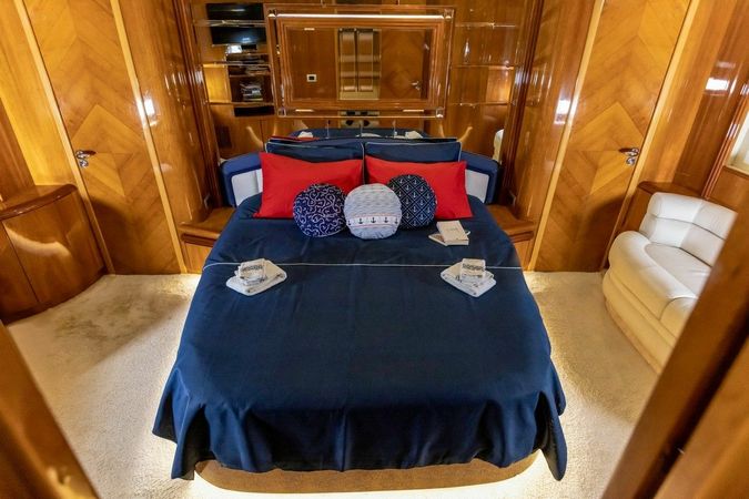 Azimut 85 F | River Mega