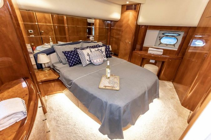 Azimut 85 F | River Mega