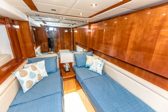 Azimut 85 F | River Mega