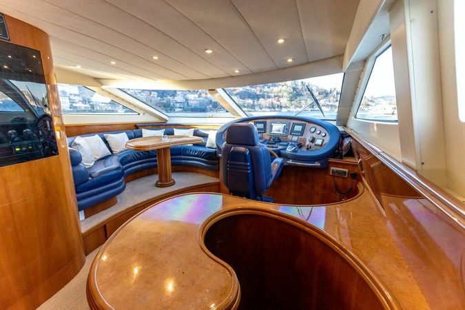 Azimut 85 F | River Mega