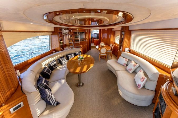 Azimut 85 F | River Mega