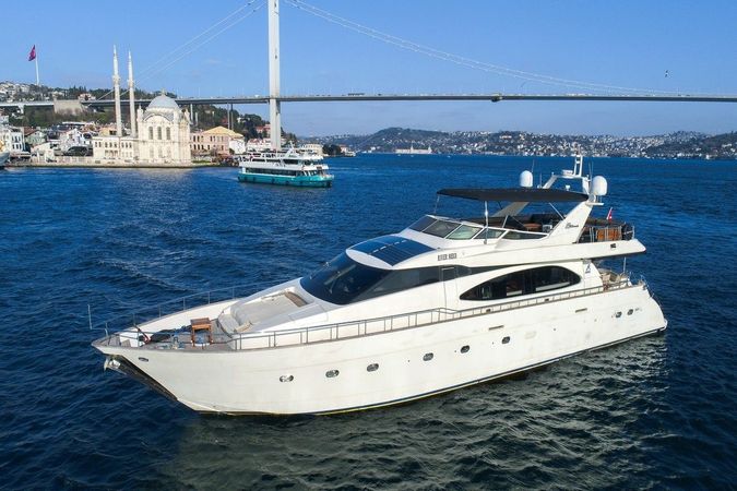 Azimut 85 F | River Mega