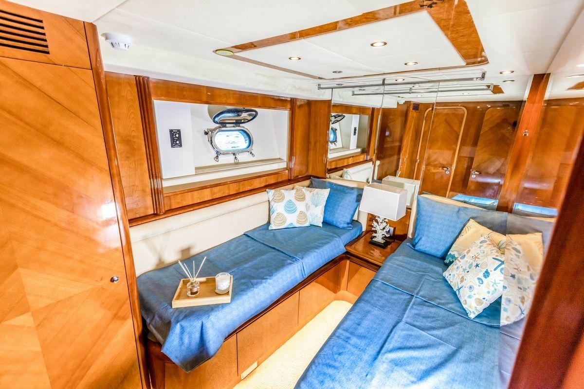 Azimut 85 F | River Mega