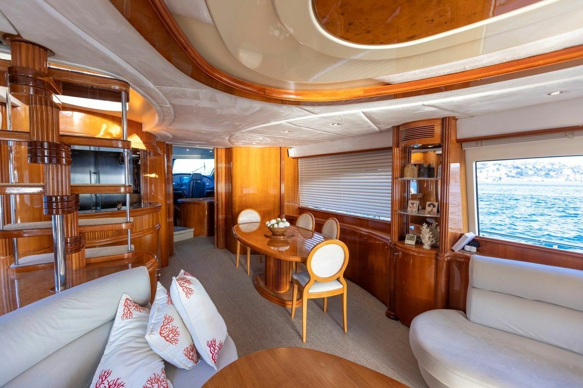 Azimut 85 F | River Mega