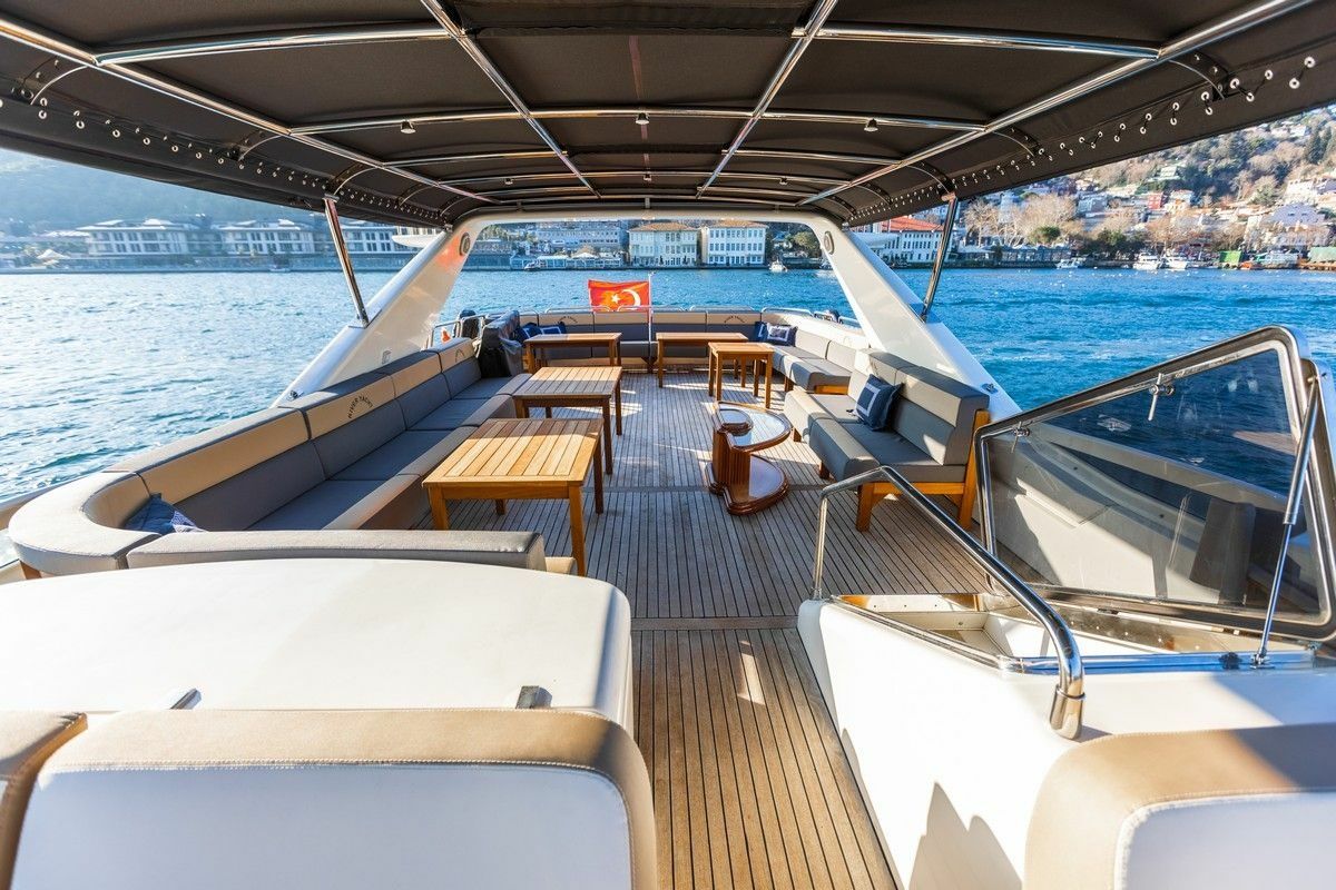 Azimut 85 F | River Mega