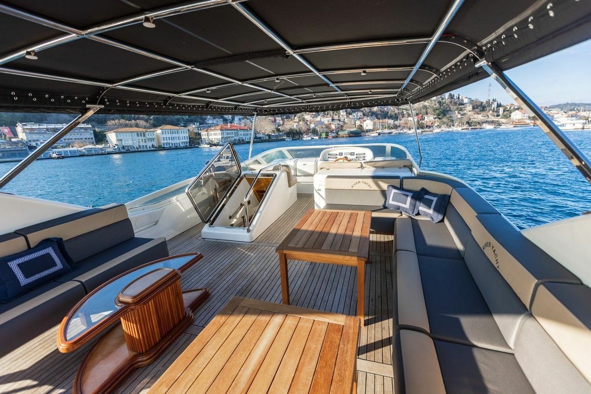 Azimut 85 F | River Mega