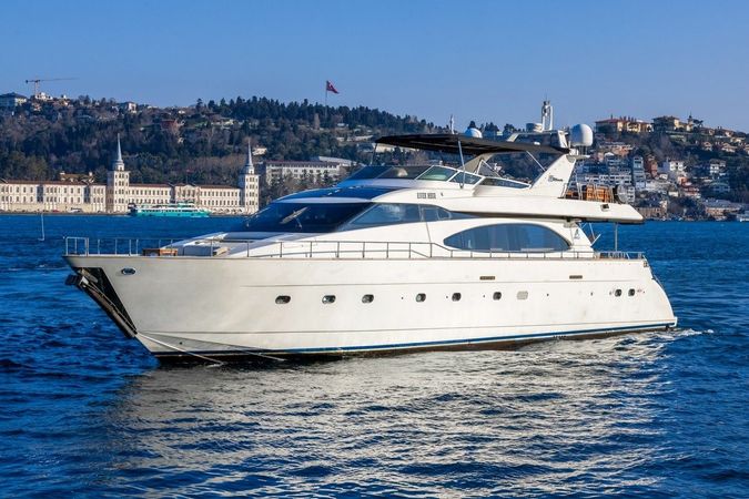 Azimut 85 F | River Mega