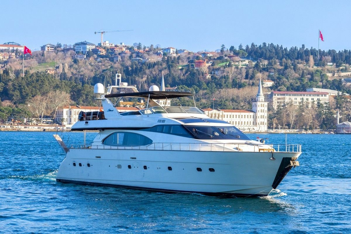 Azimut 85 F | River Mega