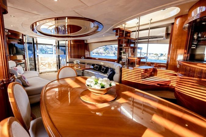 Azimut 85 F | River Mega