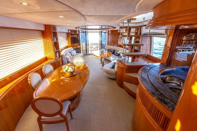 Azimut 85 F | River Mega