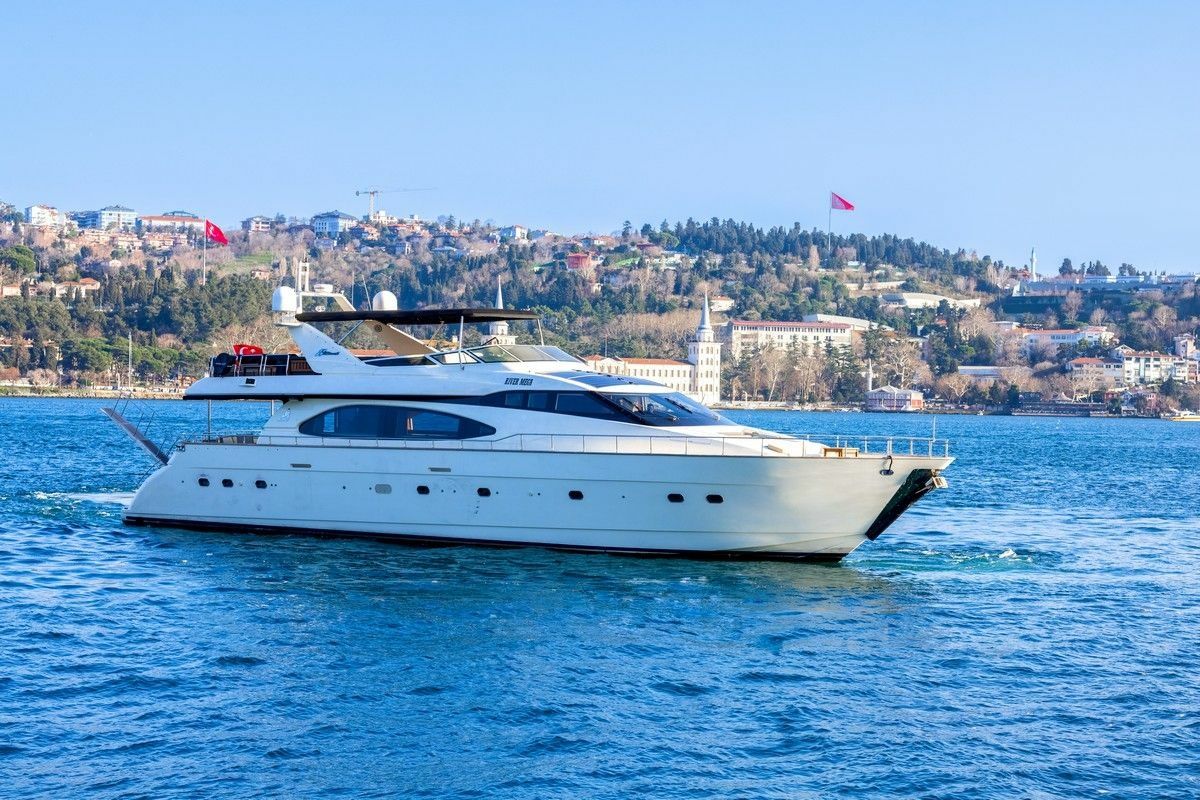 Azimut 85 F | River Mega