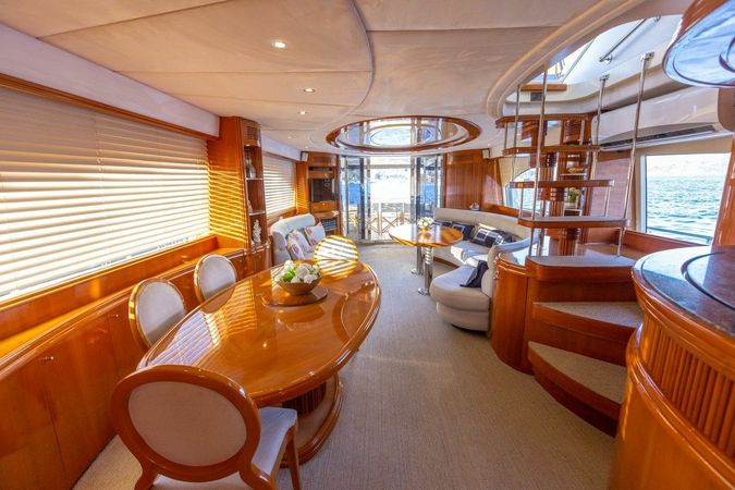 Azimut 85 F | River Mega