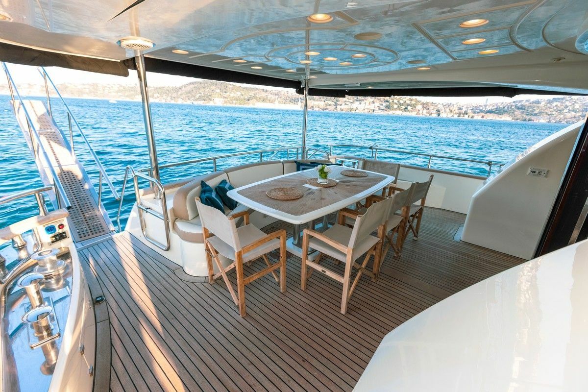 Azimut 85 F | River Mega