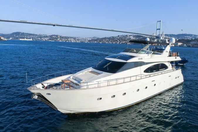Azimut 85 F | River Mega