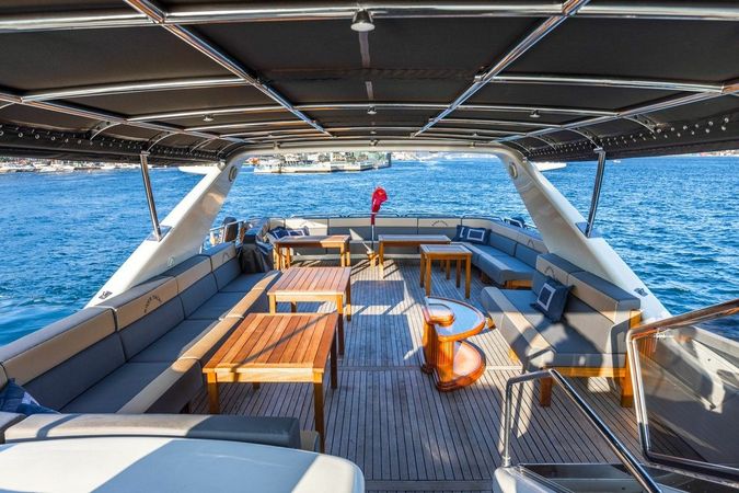 Azimut 85 F | River Mega