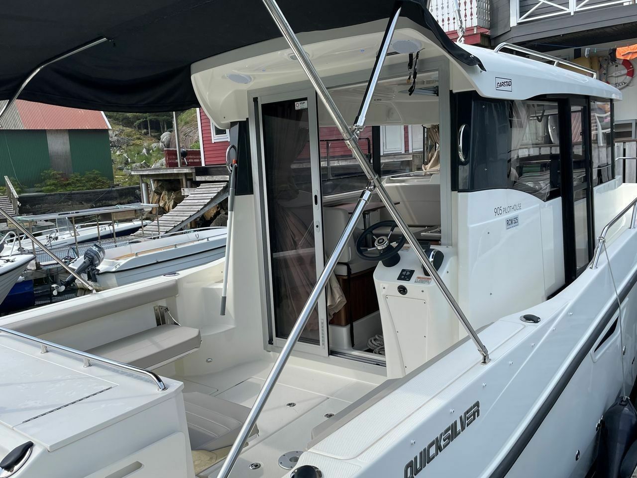 Quicksilver 905 | 17